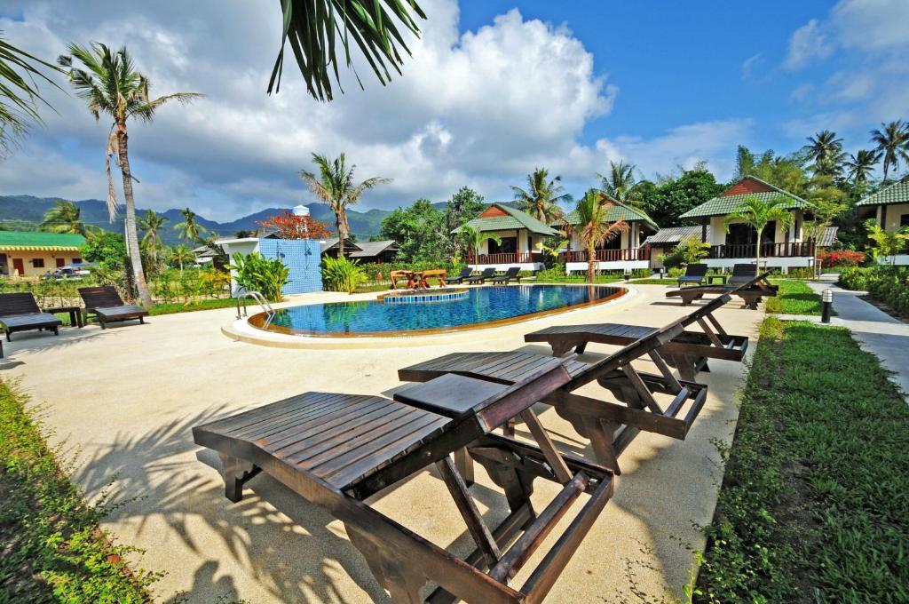 Phatcharee Resort Baan Tai Exterior foto