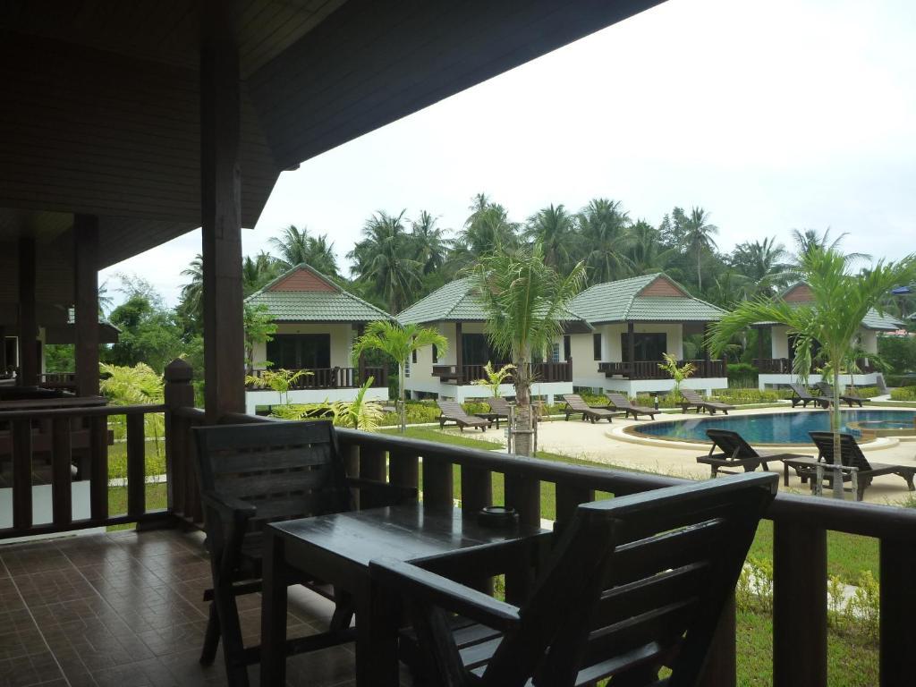 Phatcharee Resort Baan Tai Quarto foto